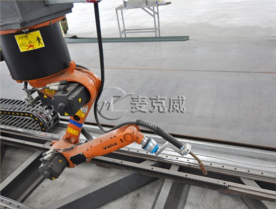 麥克威通風自動焊接機器人