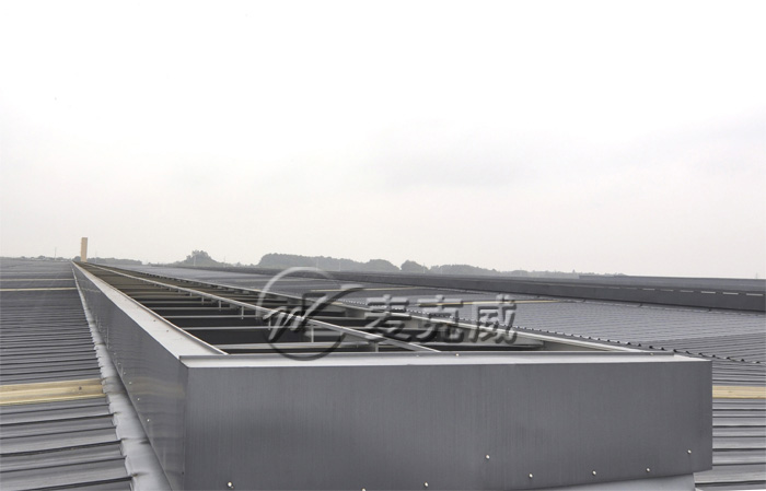 屋脊自然通風器(TC11型) 屋脊自然通風器(TC11型)